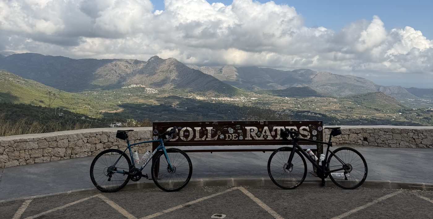 Bicicletas en el Coll de Rates